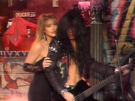 Season 4 Episode 15: Rock and Roll Girl