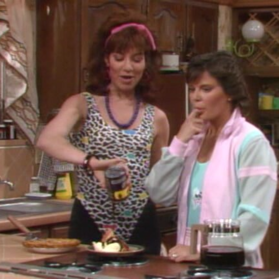 Scene from Married with Children Season 1 episode showing the early days of the Bundy household